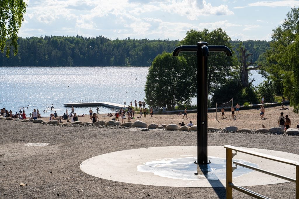 Flatenbastun: Flytande bastu vid sjön